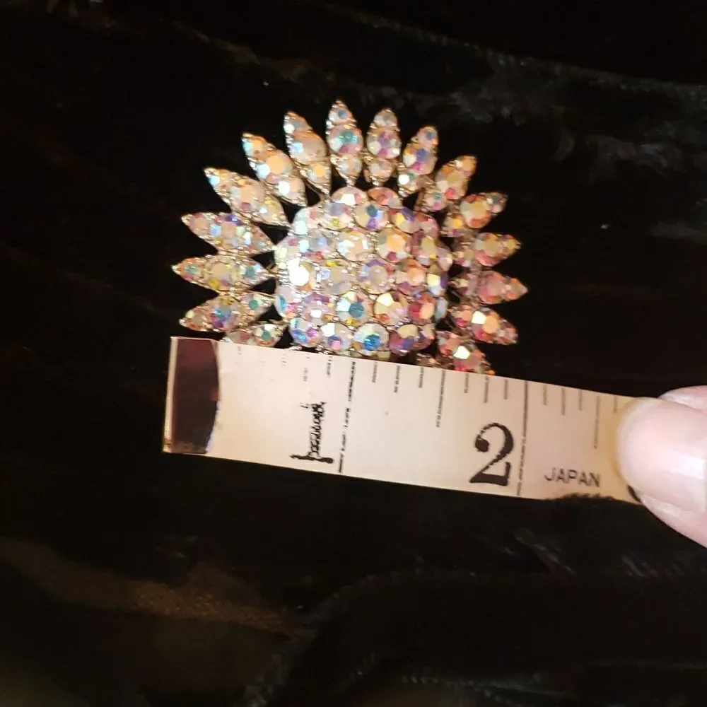 VNTG Stunning Floral Rhinestone Brooch